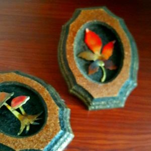 - 2 Cute wall plaques